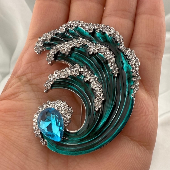 Betsey Johnson Blue Ocean Wave Elegant Silver and Blue Brooch - Picture 3 of 4